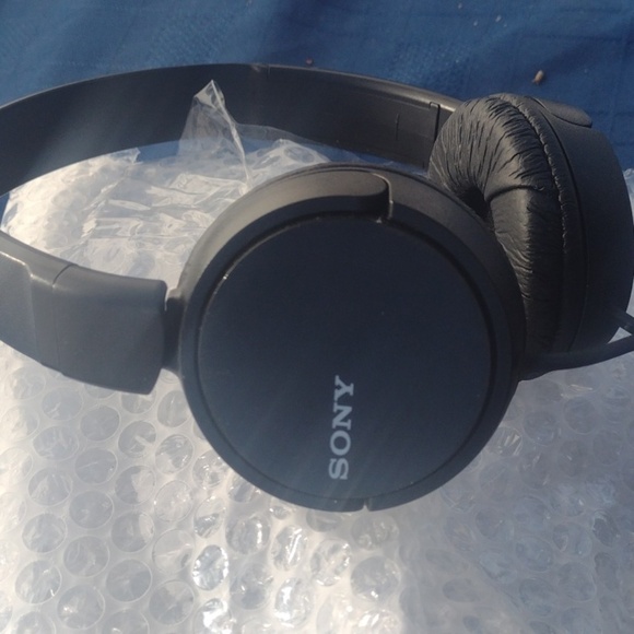 Sony 1-7-1Black Wired Headphones NWOT - Picture 3 of 3
